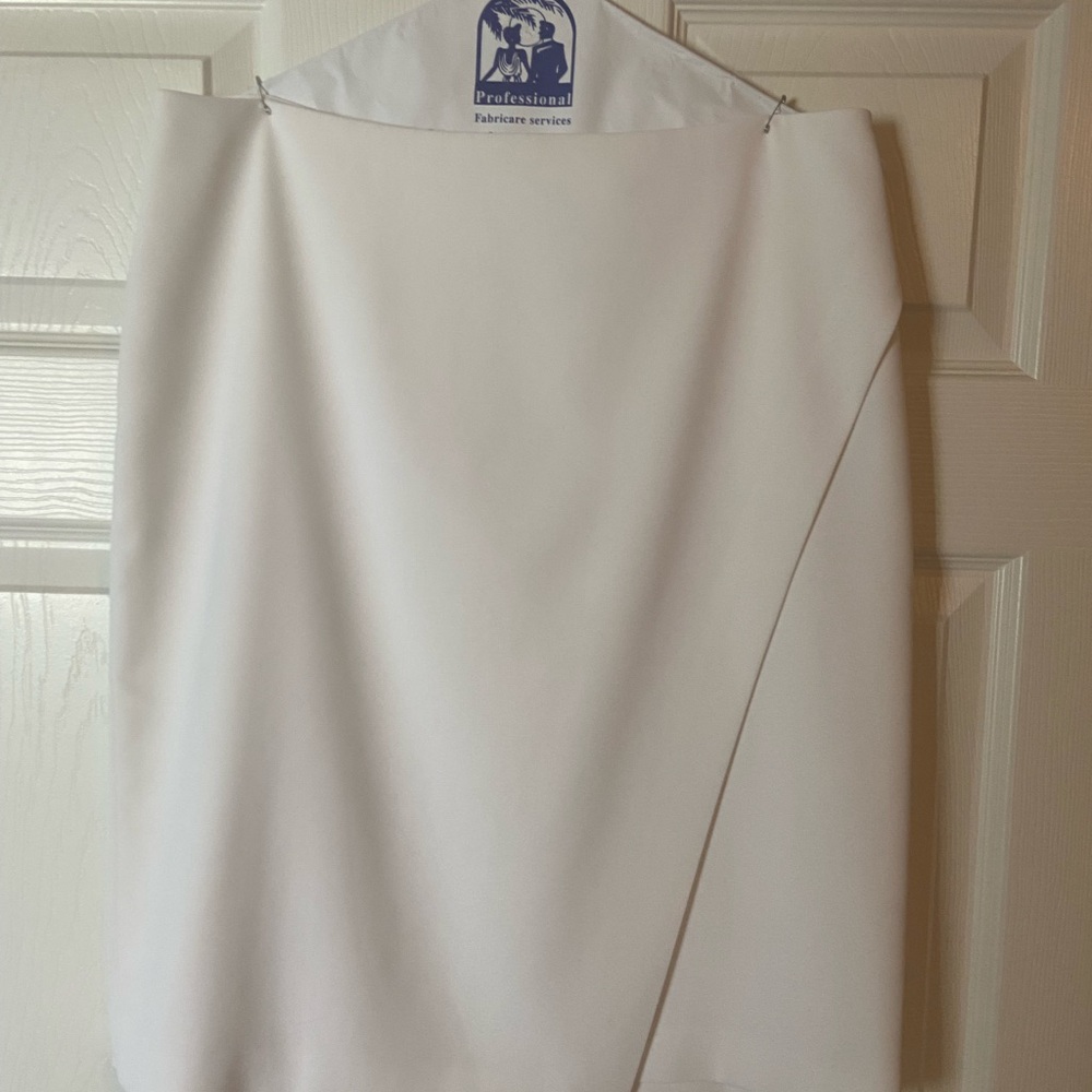 White House Black Market Elegant White Pencil Skirt